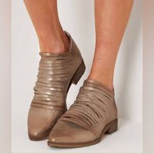 Free People Lost Valley Ankle Booties with back zip! Bronze flats size 8.5
